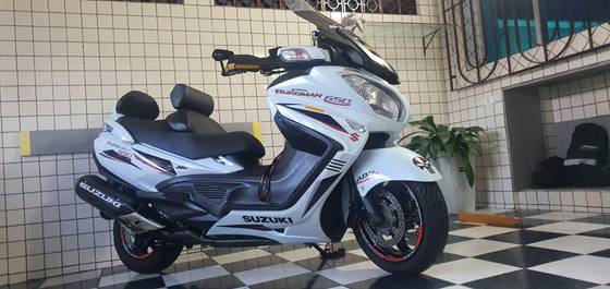 SUZUKI BURGMAN 650 EXECUTIVE 